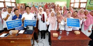 Para guru PAUD di Banyuwangi menerima insentif dari Pemkab. (Foto/Humas Pemkab Banyuwangi)