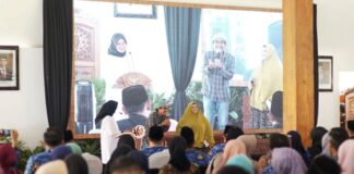 Sekolah parenting melibatkan orang tua murid digelar di Banyuwangi, Senin (20/5/2024). (Foto/Humas Pemkab Banyuwangi)