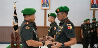 Sertijab Dandim 0825/Banyuwangi di Makorem 083/Baladika Jaya, Malang, Kamis (2/5/2024). (Foto/Pendim 0825/Banyuwangi)