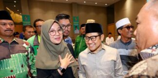 Bupati Banyuwangi Ipuk Fiestiandani bersama Ketua Umum PKB Muhaimin Iskandar alias Cak Imin di acara pembekalan bakal calon kepala daerah di Surabaya, Sabtu (4/5/2024). (Foto/ist)