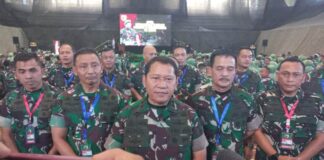 Pangdam V Brawijaya Mayjen TNI Mayjen TNI Rafael Granada Baay saat jumpa pers ke wartawan disela Apel Komandan Satuan di Banyuwangi, Selasa (21/5/2024). (Foto/udi)