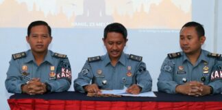 Lapas Banyuwangi memberikan remisi dua warga binaan di momen Hari Raya Waisak, Kamis (23/5/2024). (Foto/Lapas Banyuwangi)