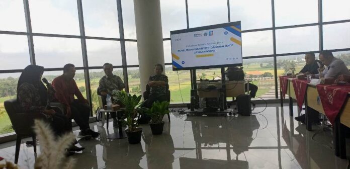 WhatsApp Image 2024-05-30 at 09.48.30 Pelatihan metodologi penelitian diberikan ke mahasiswa Poliwangi, Banyuwangi, Kamis (30/5/2024). (Foto/udi)