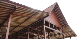 Arsitektur rumah Osing Banyuwangi yang menjadi salah satu bangunan ramah lingkungan. (Foto/Humas Pemkab Banyuwangi)