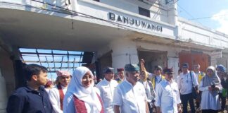 Menteri PUPR Basuki Hadimuljono meninjau proyek revitalisasi Pasar Banyuwangi, Sabtu (13/7/2024). (Foto/udi)