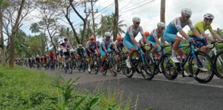 Para pembalap etape 2 Tour de Banyuwangi Ijen menaklukan tanjakan di Songgon, Selasa (23/7/2024). (Foto/udi)