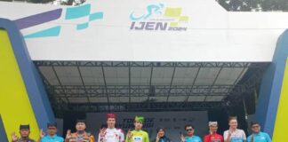 Kapolresta Banyuwangi Kombes Pol. Nanang Haryono bersama Forkopimda dan para pembalap TdBI 2024 usai etape 2, Selasa (23/7/2024). (Foto/udi)