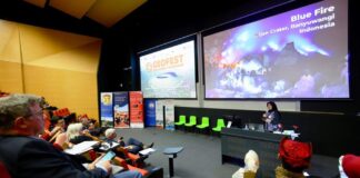 Bupati Ipuk Fiestiandani menjadi pembicara dalam forum Geofest 2024 di Australia, 18 Juli 2024. (Foto/Humas Pemkab Banyuwangi)