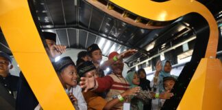 Anal-Anak yatim di Banyuwangi dimuliakan dengan beragam permainan dan edukasi, Kamis (1/8/2024). (Foto/Humas Pemkab Banyuwangi)