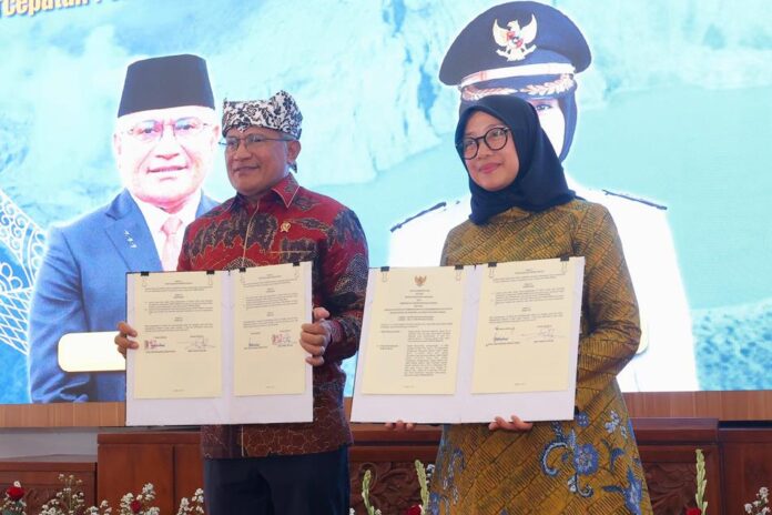 IMG-20240802-WA0159 Bupati Banyuwangi Ipuk Fiestiandani bersama Kepala BNN Komjen Pol. Marthinus Hukom dalam peresmian BNNK Banyuwangi, Jumat (2/8/2024). (Foto/Humas Pemkab Banyuwangi)