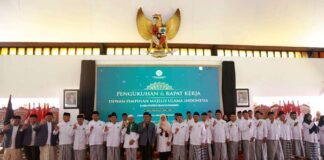Bupati Banyuwangi Ipuk Fiestiandani bersama jajaran pengurus MUI Banyuwangi di Pendopo Sabha Swagata Blambangan, Rabu (7/8/2024). (Foto/Humas Pemkab Banyuwangi)