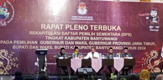 KPU Banyuwangi menggelar pleno terbuka penetapan DPS pilkada serentak 2024, Minggu (11/8/2024). (Foto/udi)