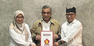 Ipuk-Mujiono menerima rekom maju Pilkada Banyuwangi dari Partai Gerindra. (Foto/ist)