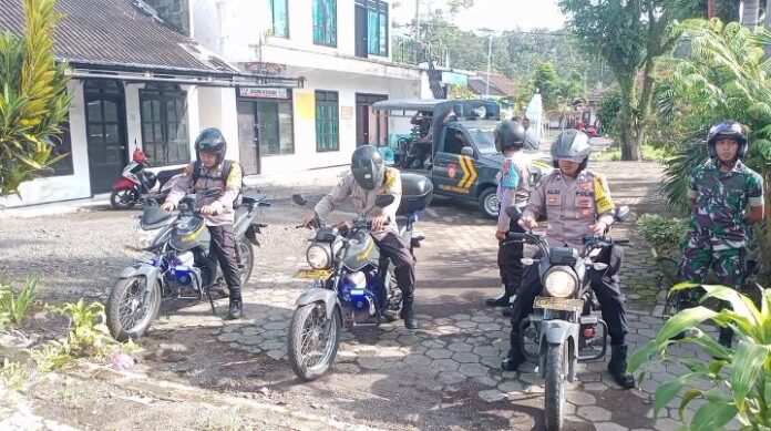WhatsApp Image 2024-08-14 at 03.43.29 Personel Kepolisian bersama TNI melakukan patroli cipta kondisi jelang Pilkada 2024. (Foto/Polresta Banyuwangi)