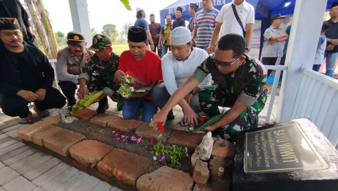 WhatsApp Image 2024-08-19 at 04.54.48 Dandim 0825 Banyuwangi meresmikan renovasi petilasan makam Sayu Wiwit di Desa Parangharjo, Kecamatan Songgon, Minggu (18/8/2024). (Foto/Pendim Banyuwangi)