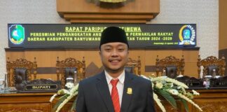 Abdul Ghofur, kedua kalinya dilantik menjadi anggota DPRD Kabupaten Banyuwangi, Rabu (21/8/2024). (foto/udi)