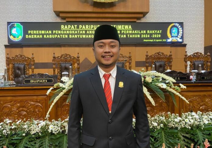 Abdul Ghofur, kedua kalinya dilantik menjadi anggota DPRD Kabupaten Banyuwangi, Rabu (21/8/2024). (foto/udi)