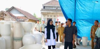 Kerajinan furnitur berbahan limbah plastik di Desa Genteng Wetan, Kecamatan Genteng, Banyuwangi. (Foto/Humas Pemkab Banyuwangi)