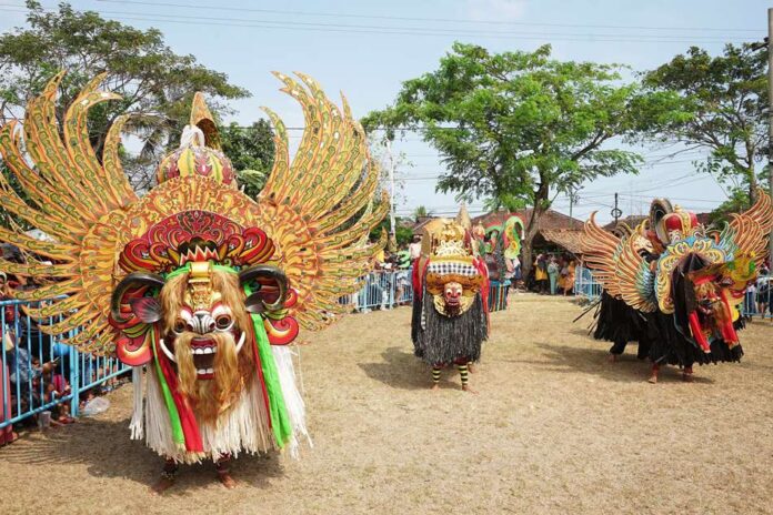 barong Festival Barong Kumbo digelar di Lapangan Desa Watukebo, Kecamatan Blimbingsari, Banyuwangi, Minggu (22/9/2024). (Foto/ist)