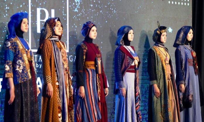 IMG-20221002-WA0077 Ajang Banyuwangi Batik Festival yang mendongkrak industri batik di Kabupaten Banyuwangi. (Foto/ist)