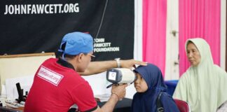 Warga Banyuwangi mendapatkan layanan operasi katarak gratis, Selasa (22/10/2024). (Foto/Humas Pemkab Banyuwangi)