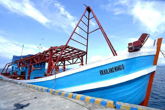 Penampakan kapal ikan dari KKP yang diserahkan ke kelompok nelayan di Banyuwangi, Jumat (27/12/2024). (Foto/Humas Pemkab Banyuwangi)