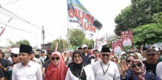 Pasangan Ipuk-Mujiono saat mendaftar Cabup-cawabup ke KPU Banyuwangi, 28 Agustus 2024. (Foto/dok)