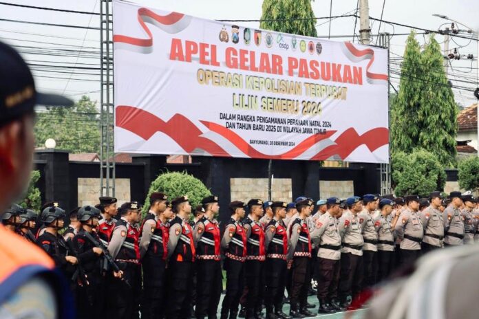 WhatsApp Image 2024-12-20 at 03.25.31 Apel pengamanan Nataru digelar Polresta Banyuwangi, Jumat (20/12/2024). (Foto/Humas Polresta Banyuwangi)