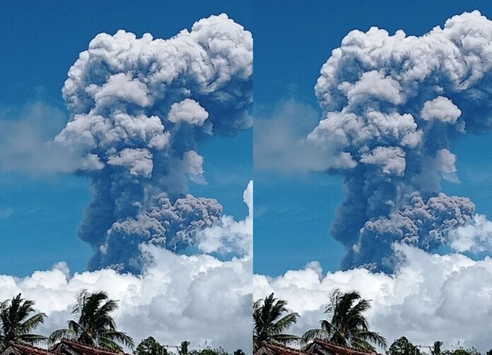 WhatsApp Image 2024-12-24 at 15.51.53 Gunung Raung di Banyuwangi mengalami erupsi, Selasa (24/12/2024). (Foto/ist)