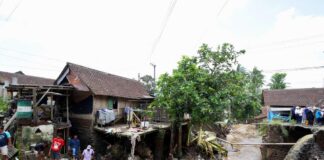 Banjir melanda kawasan Kalibaru, Banyuwangi akibat luapan sungai, tahun 2020 silam. (Foto/dok)