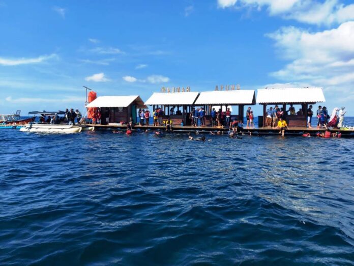 bunder Obyek wisata Bangsring Under Water di Desa Bangsring, Kecamatan Wongsorejo, Banyuwangi yang menjadi favorit wisatawan berlibur di akhir tahun. (Foto/dok)