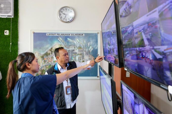 wamenpar Wamenpar Ni Luh Puspa berkunjung ke Pelabuhan Ketapang, Banyuwangi, Sabtu (14/12/2024). (Foto/Humas Pemkab Banyuwangi)