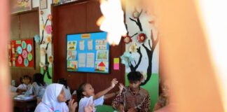Aktivitas belajar mengajar di salah satu sekolah di Kabupaten Banyuwangi. (Foto/Humas Pemkab Banyuwangi)