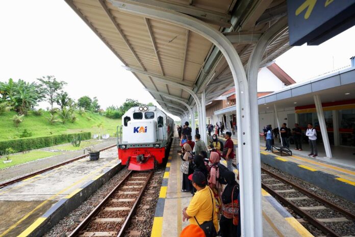 Aktivitas penumpang di Stasiun Banyuwangi Baru. (Foto/ist)