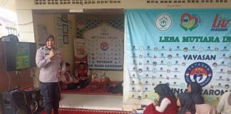 Personel Polresta Banyuwangi memberikan sosialisasi bahaya narkoba dan kenakalan remaja. (Foto/ist)