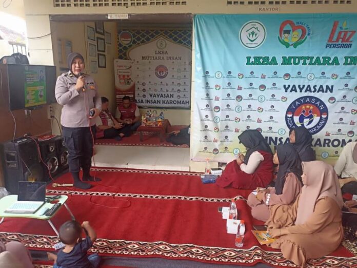 WhatsApp Image 2025-01-03 at 15.27.18 Personel Polresta Banyuwangi memberikan sosialisasi bahaya narkoba dan kenakalan remaja. (Foto/ist)