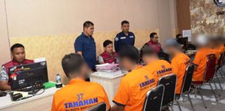 Tujuh tersangka penyalahgunaan narkoba diamankan ke Polresta Banyuwangi. (Foto/ist)