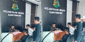Penyidik Satreskrim Polresta Banyuwangi melimpahkan tersangka kasus penodongan senpi ke Kejaksaan Negeri Banyuwangi, Selasa (7/1/2025). (Foto/ist)