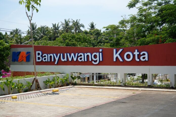 Kondisi Stasiun Banyuwangi Kota yang terlihat lebih asri pasca-penataan. (Foto/Daop 9 Jember)