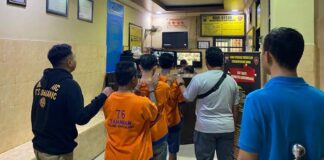 Tiga pengedar pil koplo diamankan di Polresta Banyuwangi. (Foto/ist)