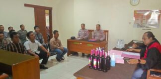 Sidang tipiring peredaran miras di Pengadilan Negeri Banyuwangi, Selasa (14/1/2025). (Foto/Humas Polresta Banyuwangi)