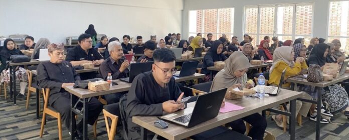 WhatsApp Image 2025-02-07 at 14.45.20 BPJS Kesehatan Cabang Banyuwangi menggandeng perangkat desa menjadi agen Pesiar. (Foto/BPJS Kesehatan Banyuwangi)