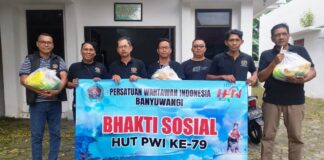 Jajaran PWI Kabupaten Banyuwangi menggelar baksos serangkaian HPN, Sabtu (9/2/2025). (Foto/udi)