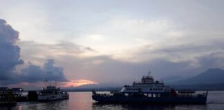 Aktivitas penyeberangan di lintasan Ketapang – Gilimanuk. (Foto/dok)
