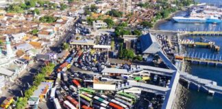 Kepadatan kendaraan di Pelabuhan Ketapang, Banyuwangi saat puncak liburan. (Foto/dok)