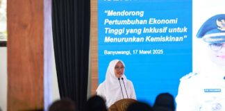 Bupati Banyuwangi Ipuk Fiestiandani memaparkan program pembangunan Banyuwangi dalam Musrenbangkab, Senin (17/3/2025). (Foto/Humas Pemkab)