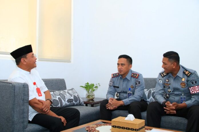 Jajaran Lapas Banyuwangi bertemu Kepala Pelaksana BPBD Banyuwangi, Selasa (11/3/2025). (Foto/Humas Lapas Banyuwangi)