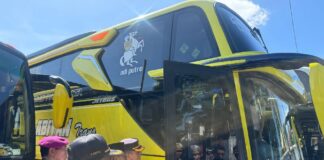 Pemerikaan kelaikan kendaraan bus angkutan Lebaran di Kabupaten Banyuwangi, Kamis (20/3/2025). (Foto/Humas Polresta Banyuwangi)