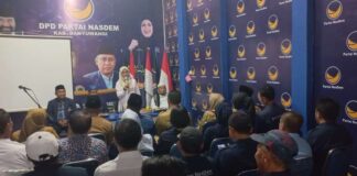 FOTO : Bupati Banyuwangi Ipuk Fiestiandani menghadiri halal bihalal DPD Partai NasDem Banyuwangi, Selasa (22/4/2025). (Foto/udi)