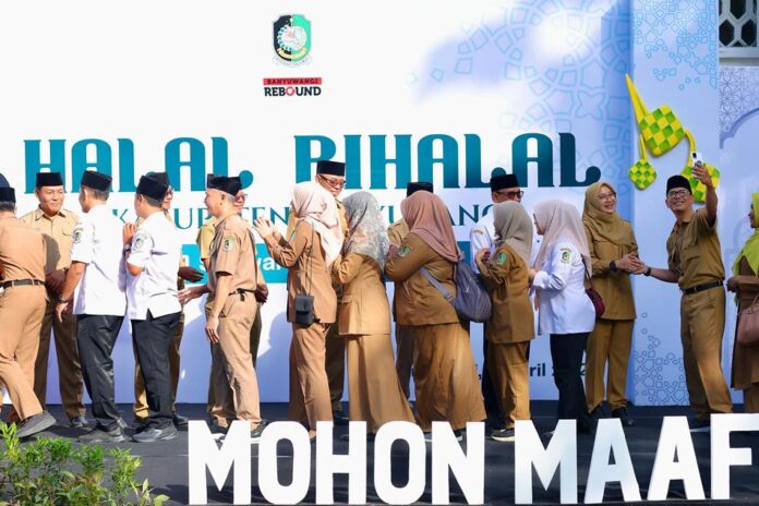 Bupati Ipuk Fiestiandani menggelar halal bihalal bersama ASN, Selasa (8/4/2025). (Foto/Humas Pemkab Banyuwangi)